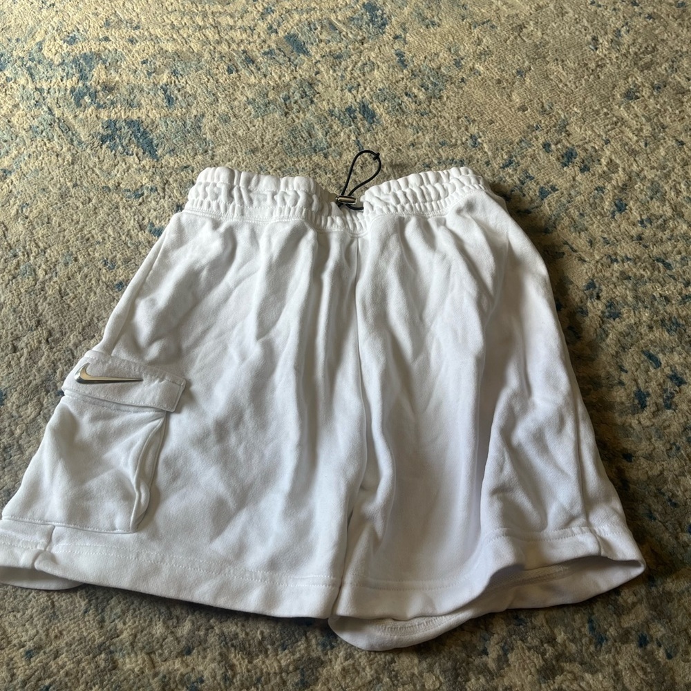 Women’s Nike chrome swish short white small
